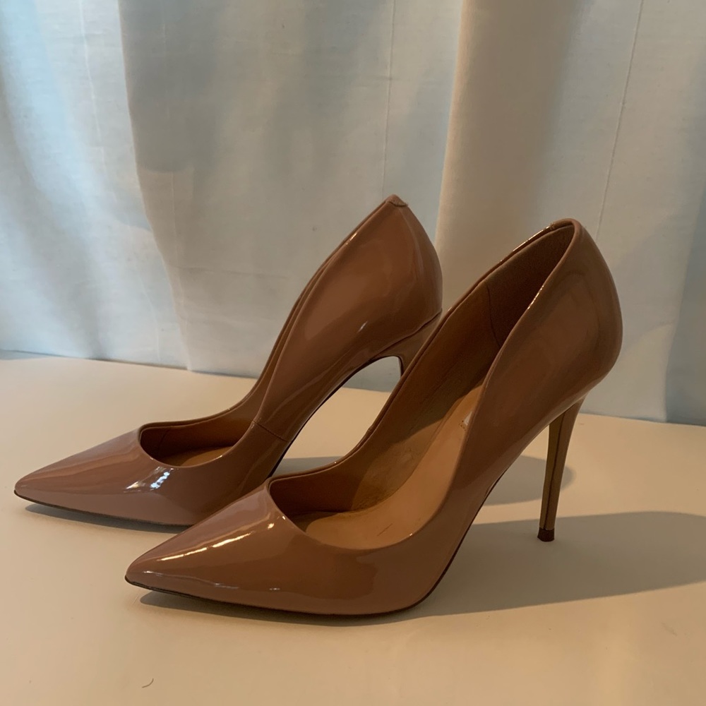 Steve Madden Nude Pumps